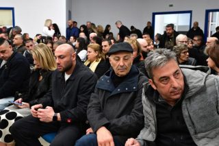 Εντατικές εργασίες στην αίθουσα μετά το φιάσκο
